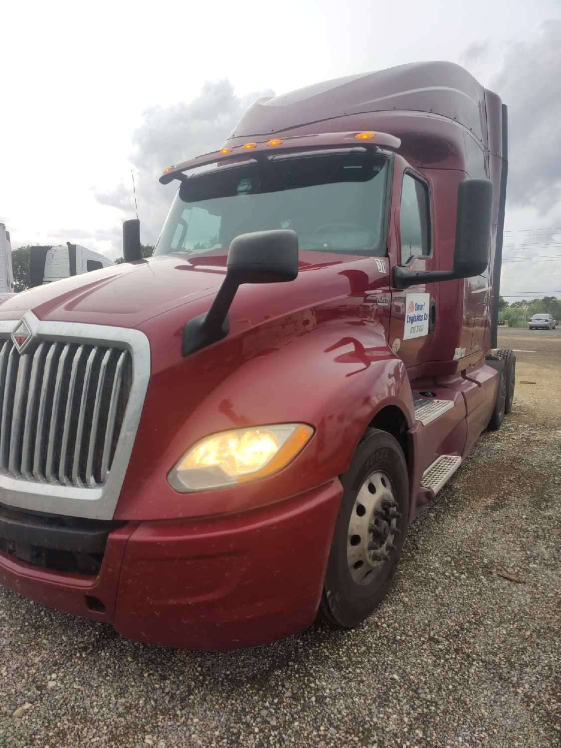 2019 International LT625 image 5