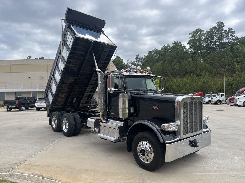 Used 2024 PETERBILT 389 image 19