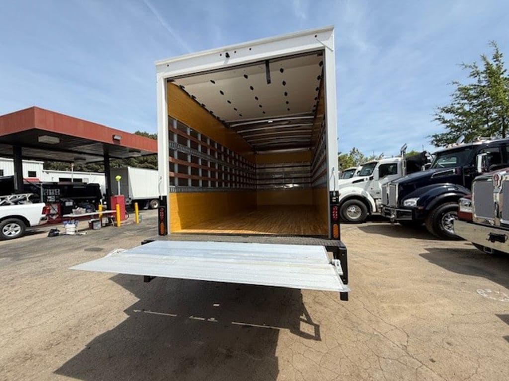 New 2025 ISUZU NRR image 4