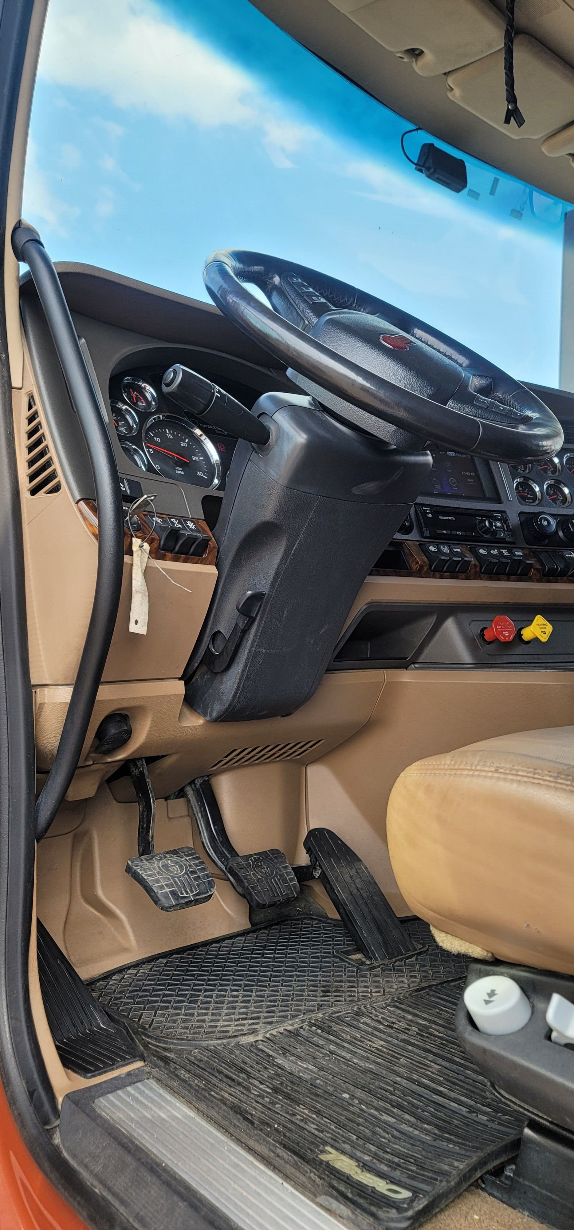 2018 Kenworth T680 image 13