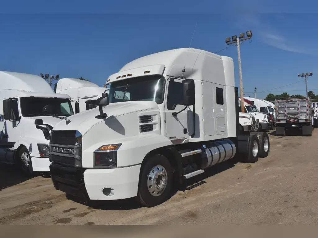 Used 2020 MACK Conventional - Sleeper Truck image 2