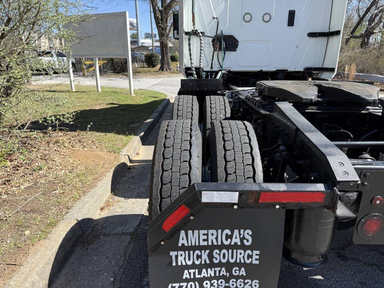 2018 International LT625 image 5