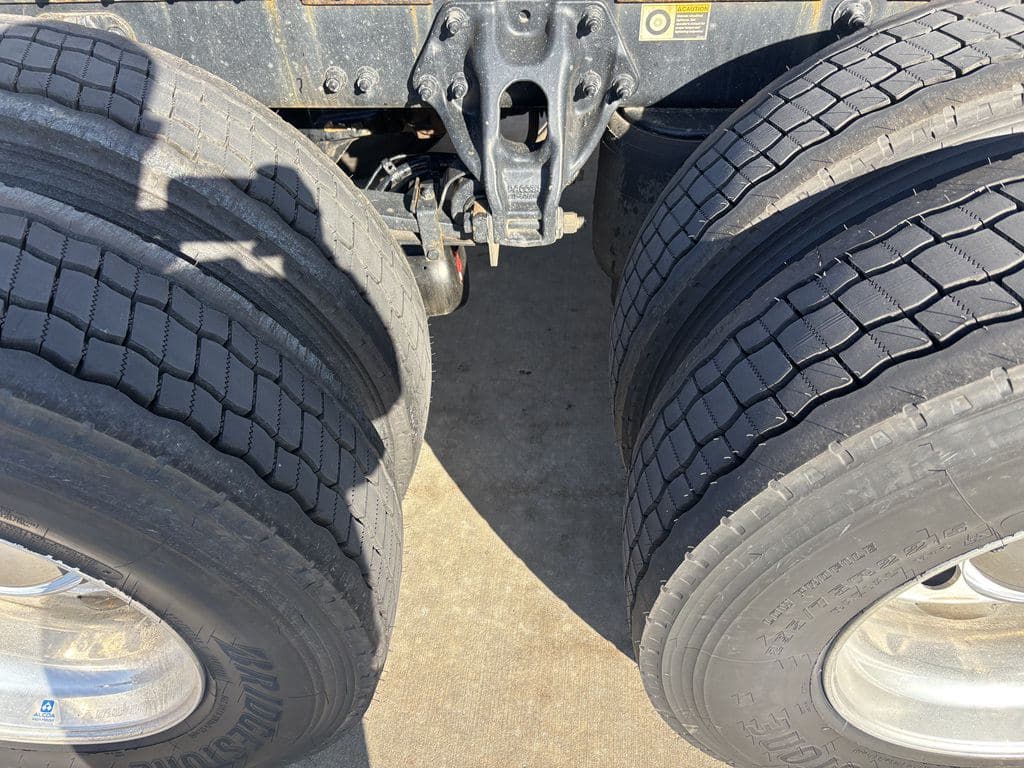 Used 2024 PETERBILT 579 image 25