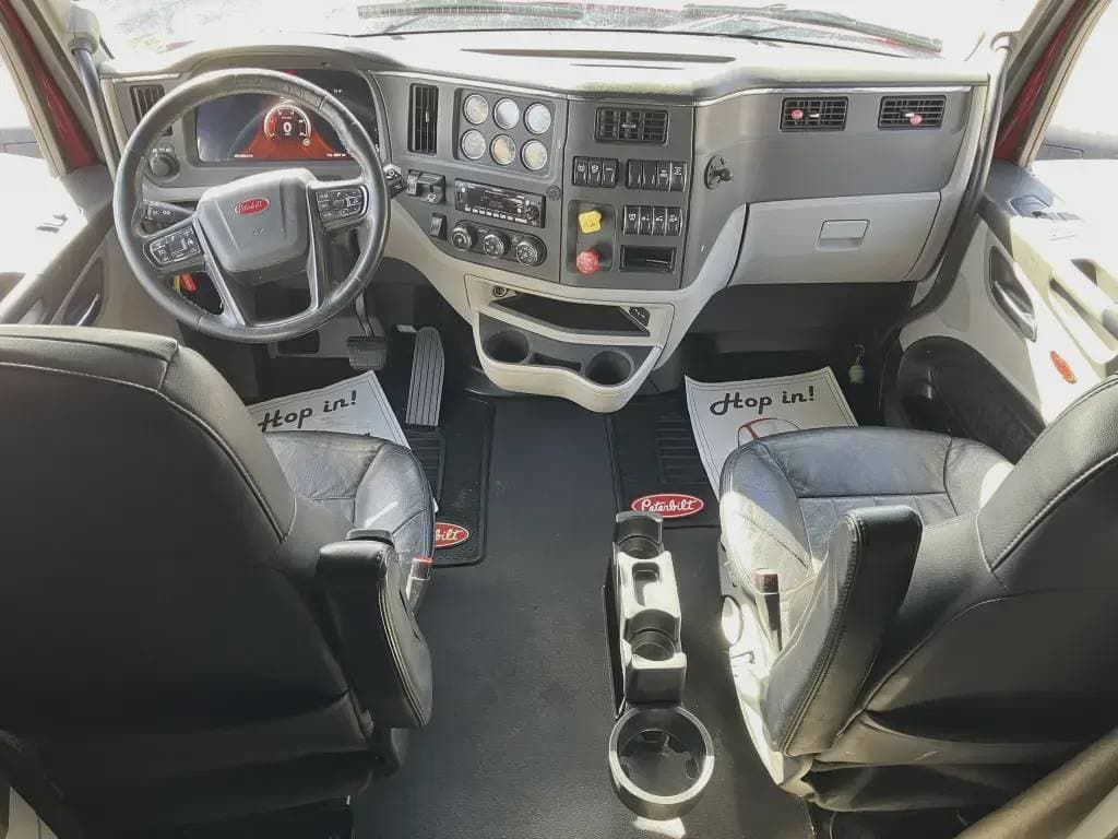 2022 Peterbilt 579 image 5