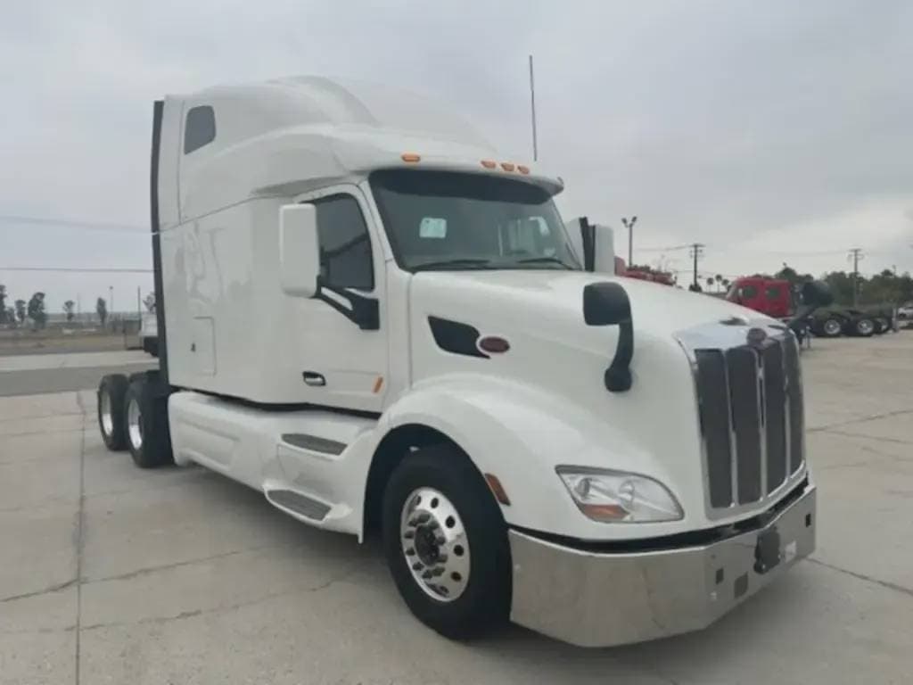 2022 Peterbilt 579 image 4