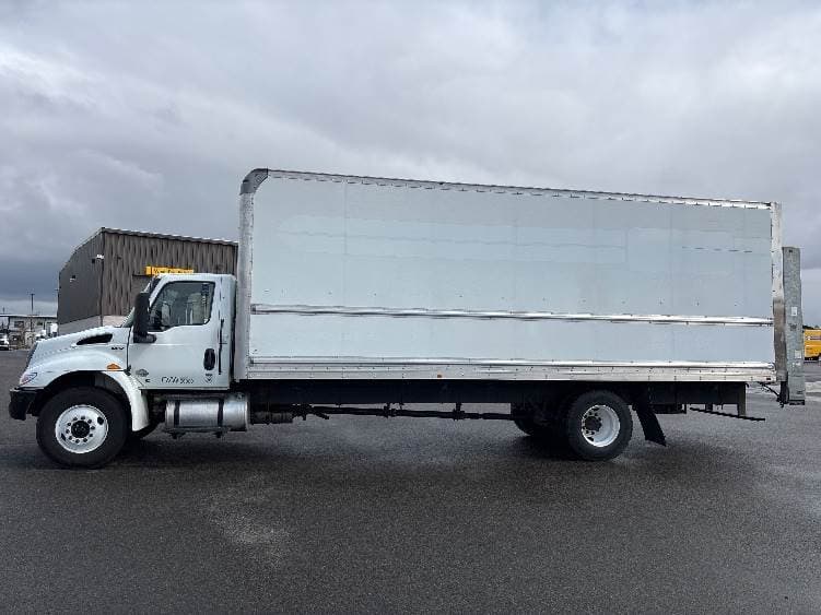 2022 International MV607 Box Truck - 220HP, 6 Speed Automatic, Roll up Door image 4