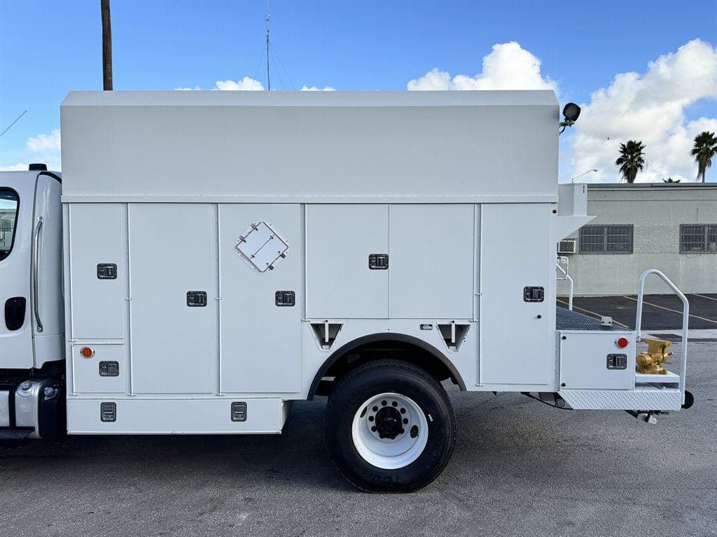 2014 Freightliner M2 106 image 7