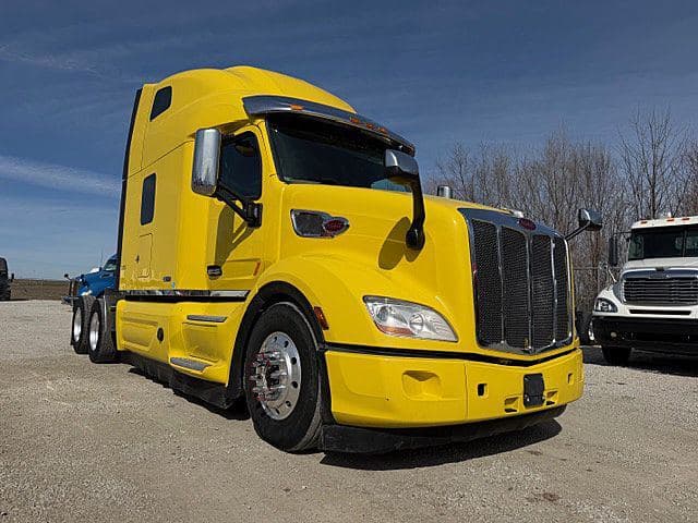 2022 Peterbilt 579 image 4
