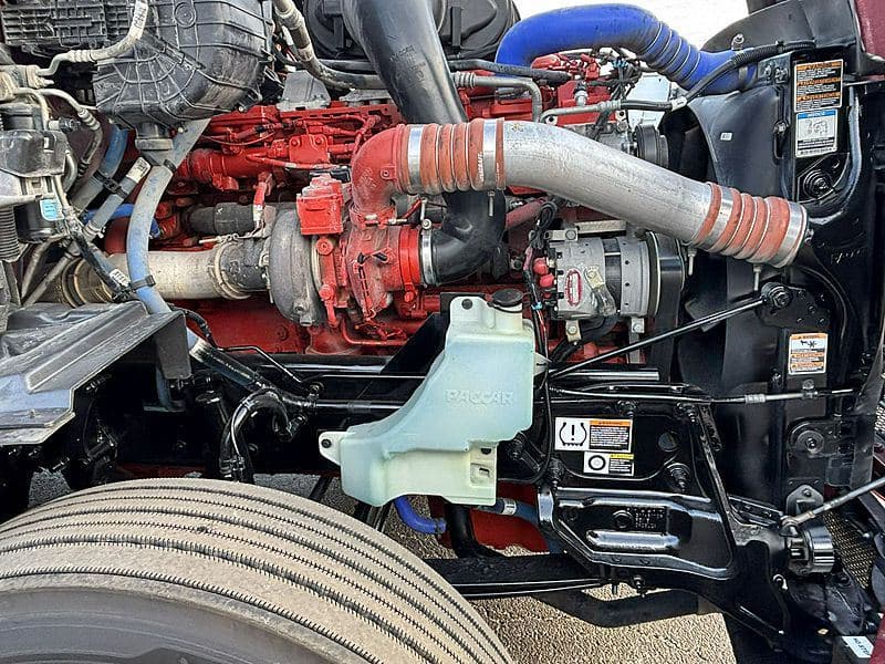 2023 Peterbilt 579 image 7