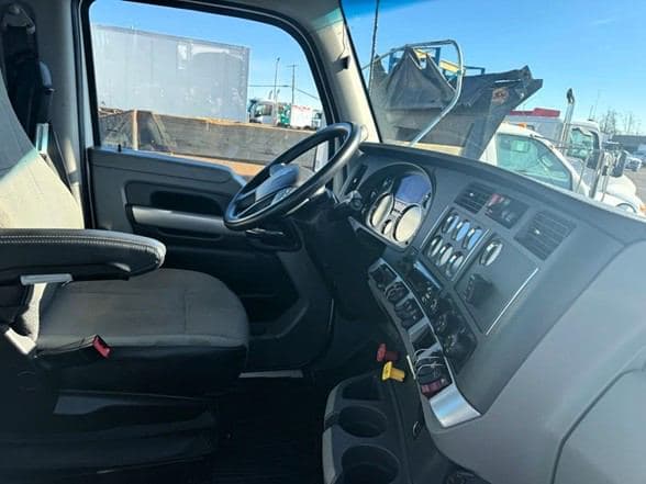 2021 Kenworth T880 image 3