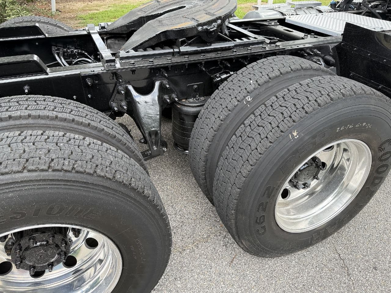 2019 International LT625 image 13