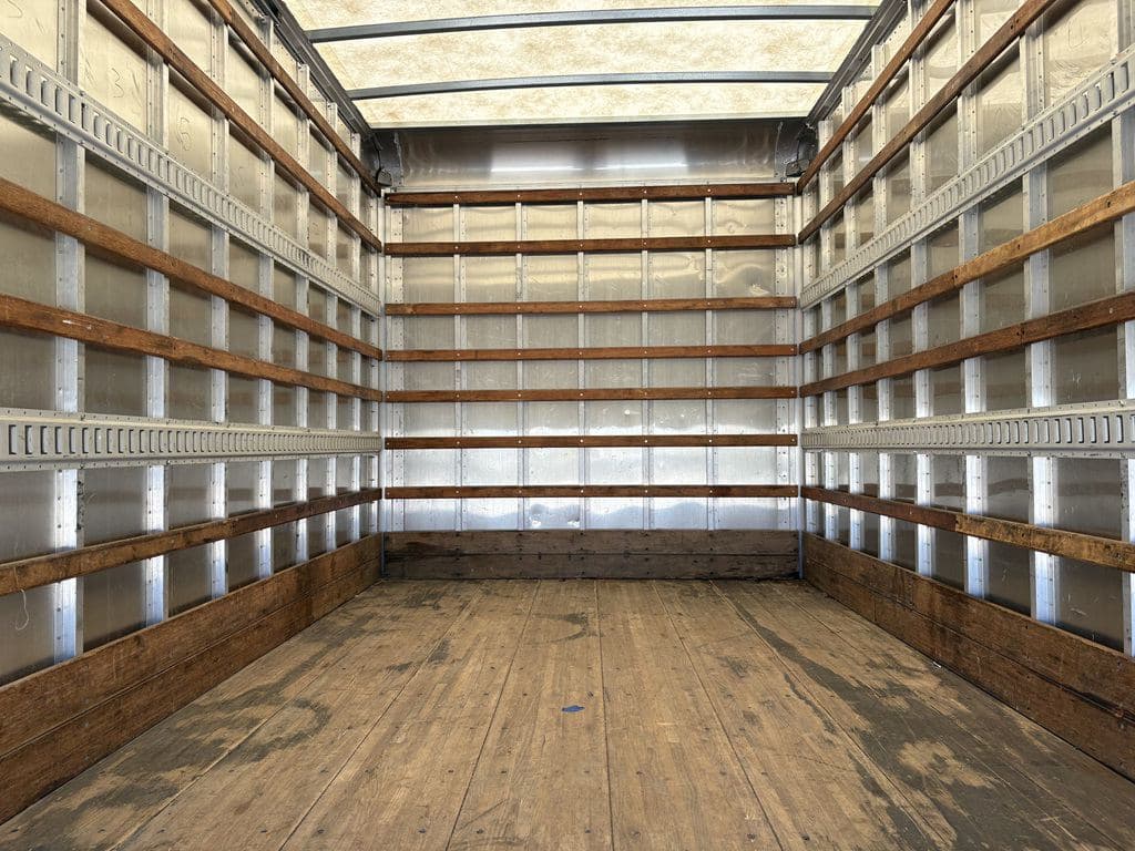 Used 2016 ISUZU NPR-HD image 8