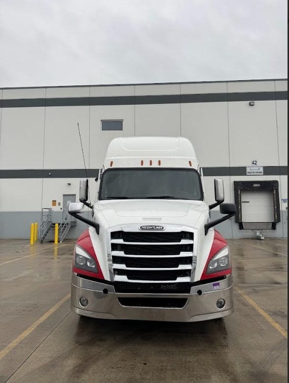 2022 Freightliner Cascadia image 2