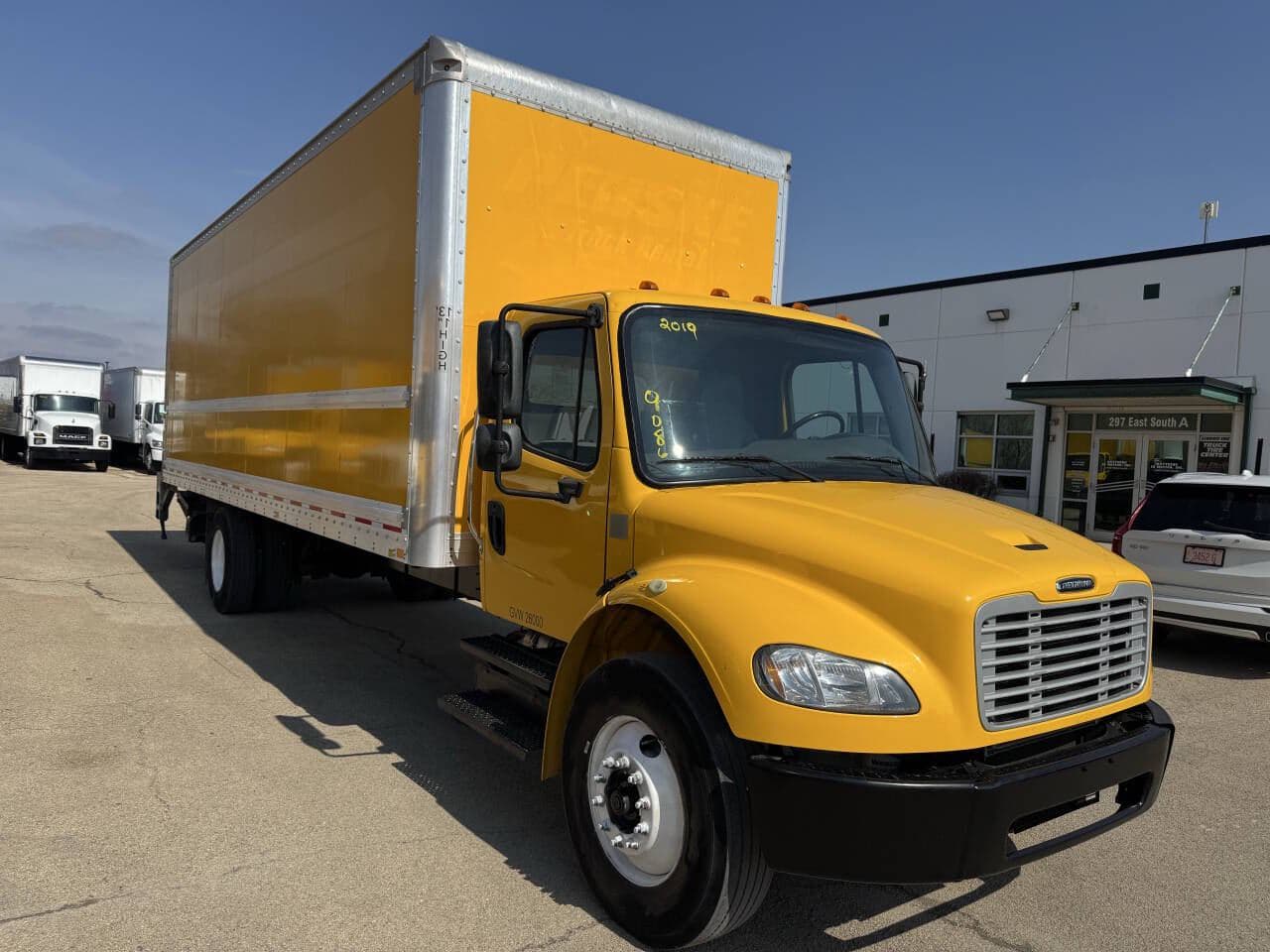 2019 Freightliner M2 106 image 4