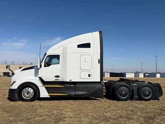 2023 Kenworth T680 image 6