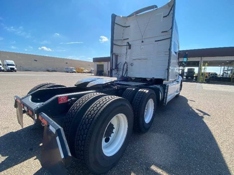 2022 Volvo VNL image 7