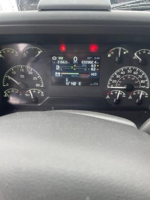 2022 Volvo VNR64T640 image 9