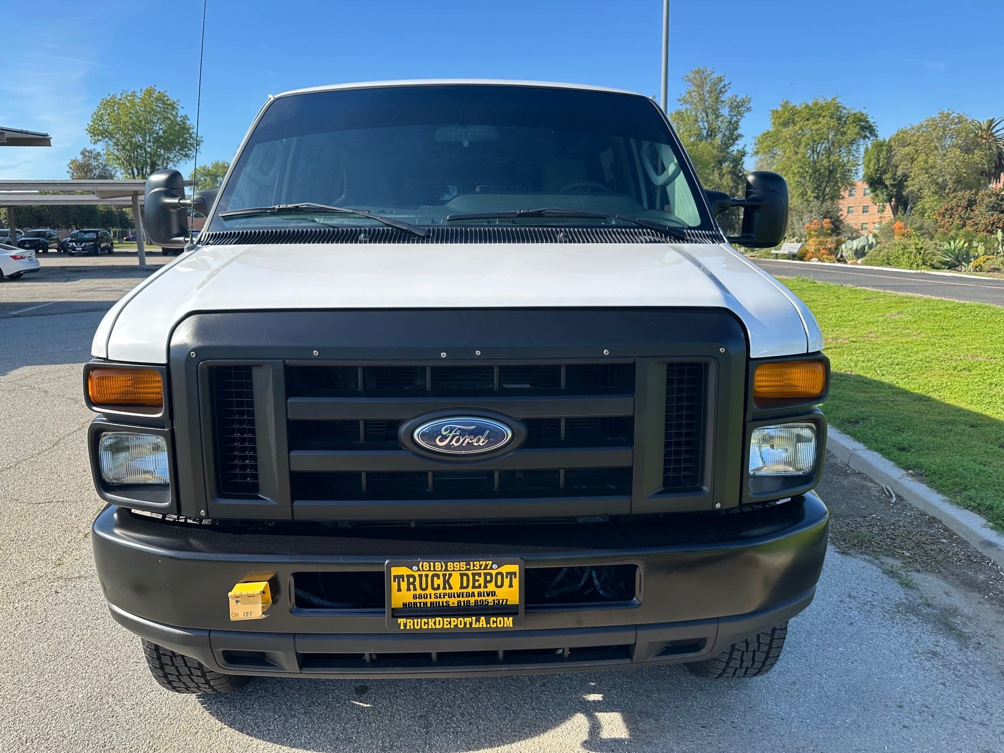 2013 FORD E350 SD 4x4 Passenger Van 13477 image 9