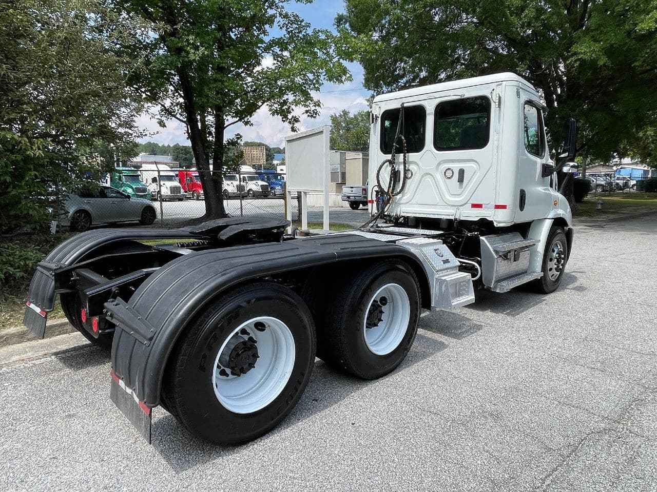2019 Freightliner Cascadia 113 image 3