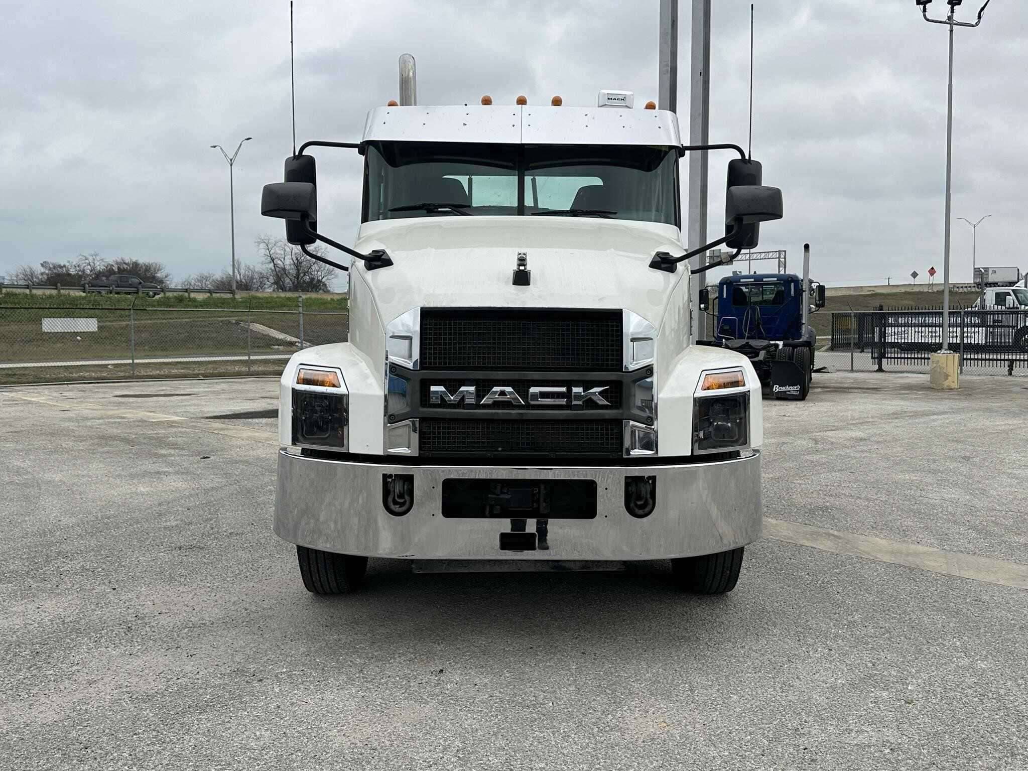 Used 2020 MACK ANTHEM Conventional - Day Cab in Tye, TX image 5