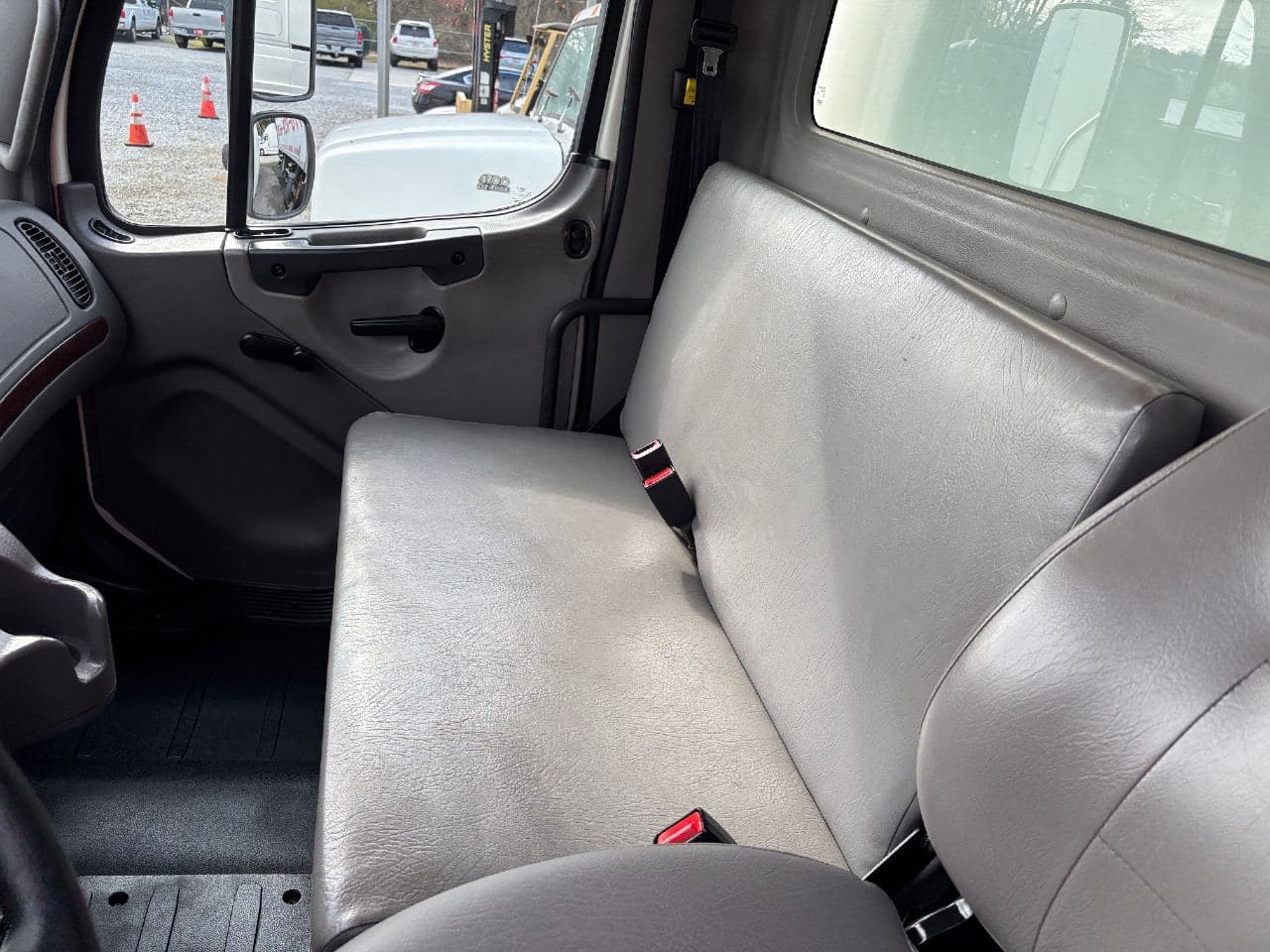 2019 Freightliner M2106 image 25