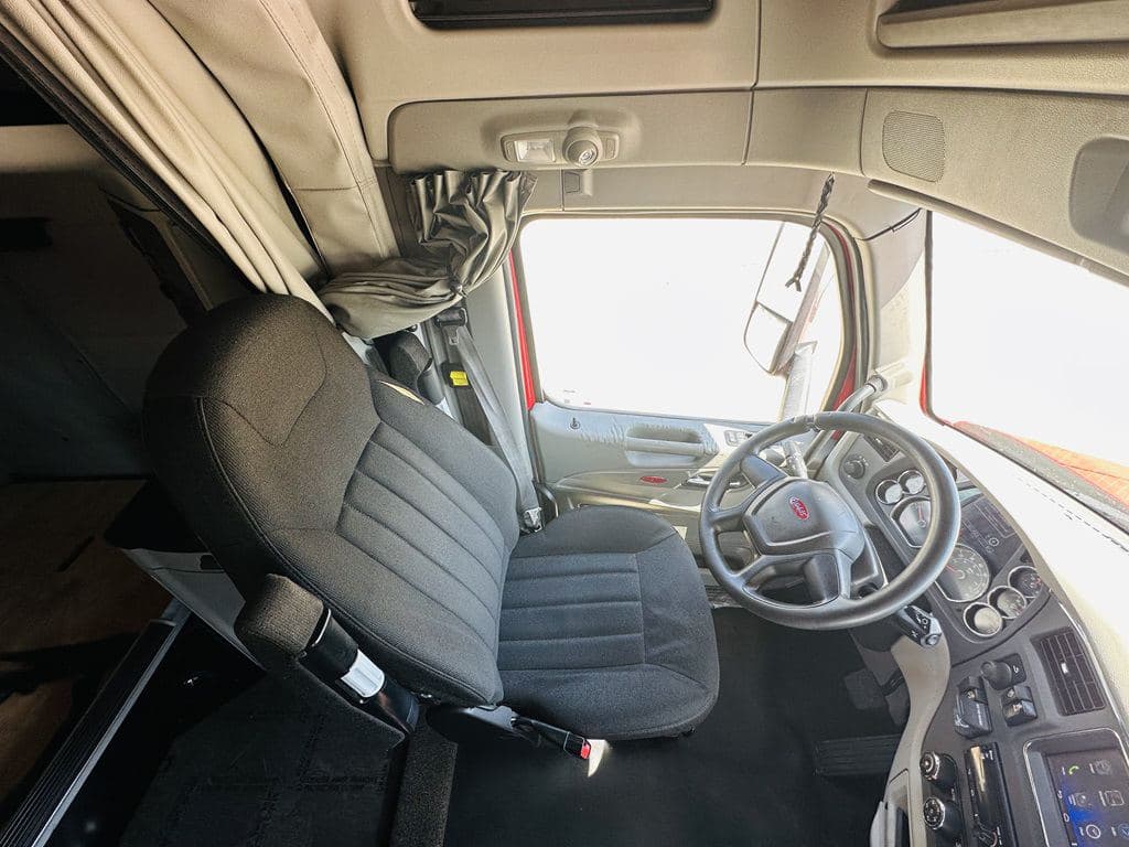 Used 2022 PETERBILT 579 image 24