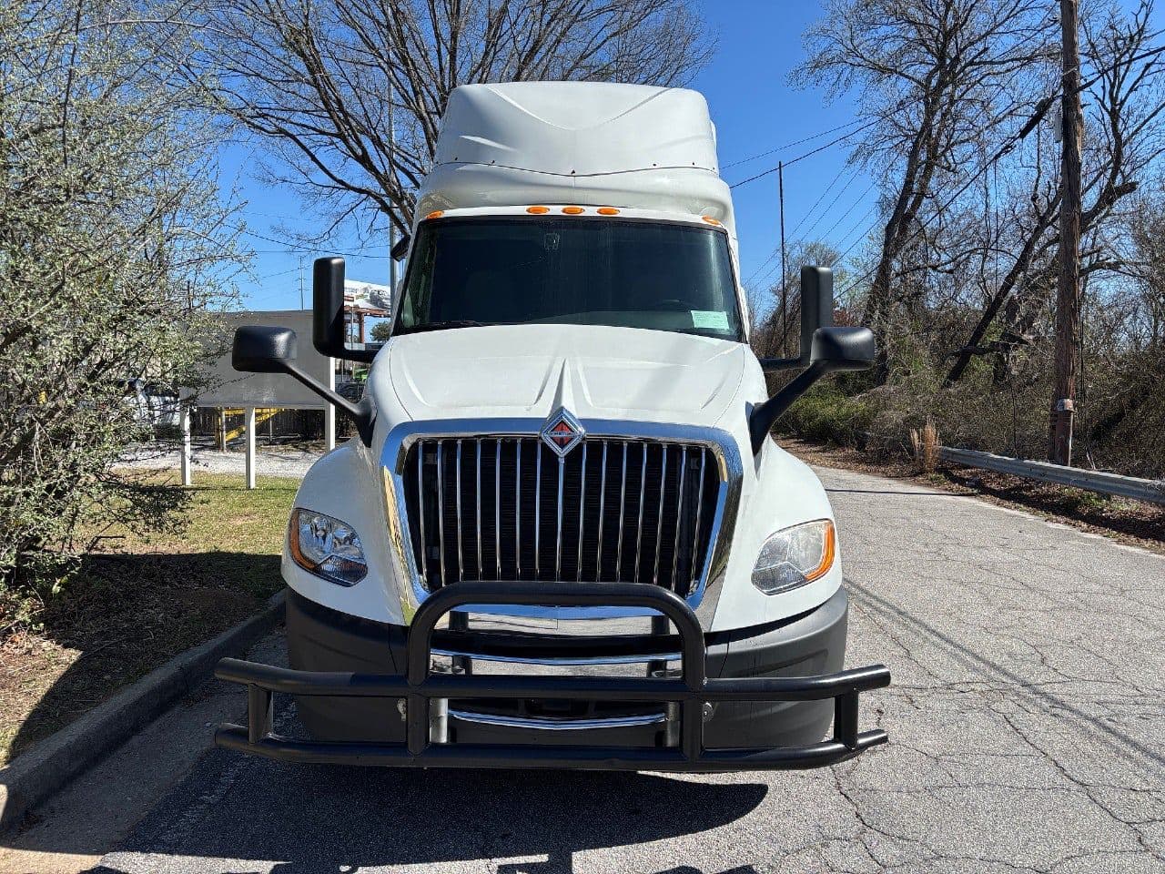 2018 International LT625 image 3
