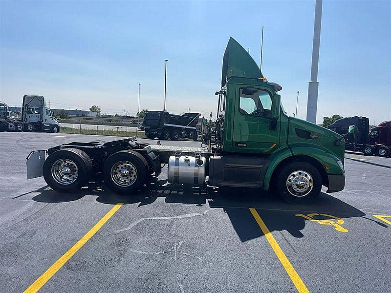 2020 Peterbilt 579 image 3