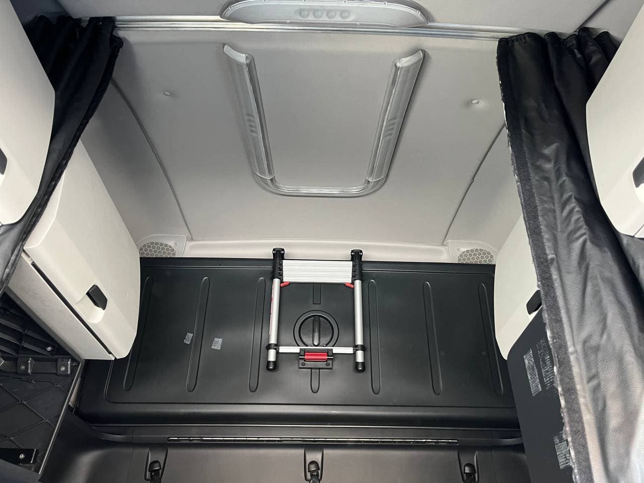 2022 Freightliner Cascadia image 16