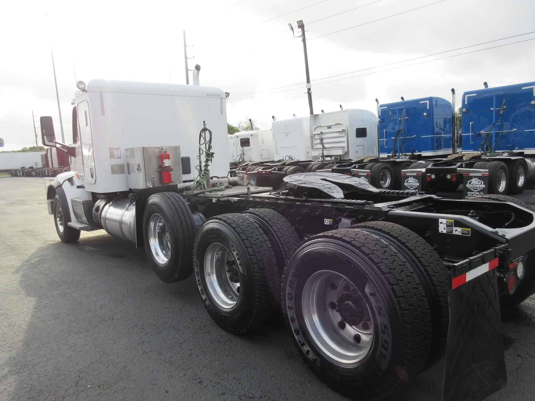 2019 Peterbilt 567 image 25