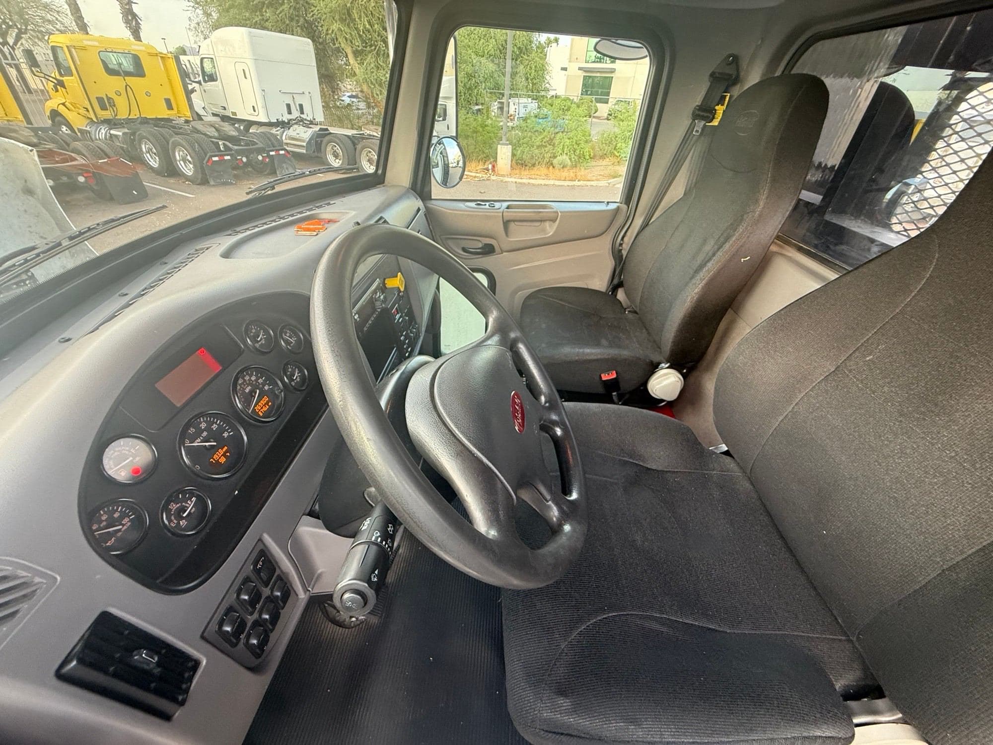 2019 Peterbilt 337 image 8