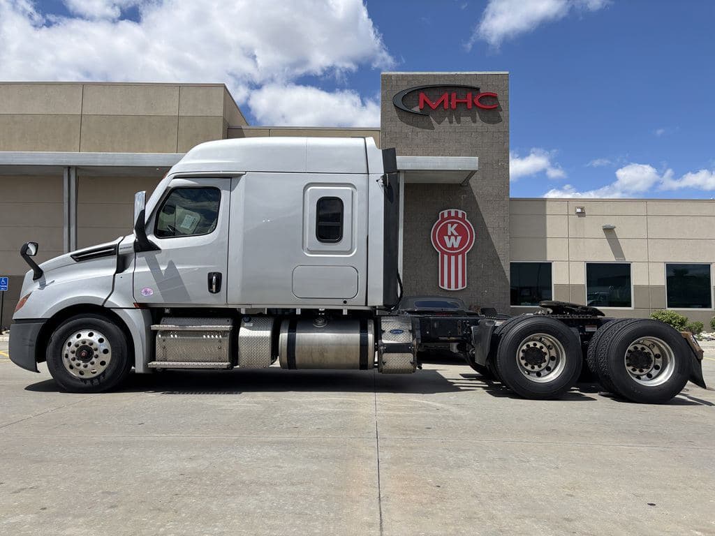 Used 2022 FREIGHTLINER PT126064ST image 29