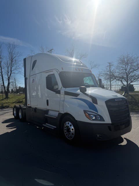 2022 Freightliner Cascadia 126 image 2