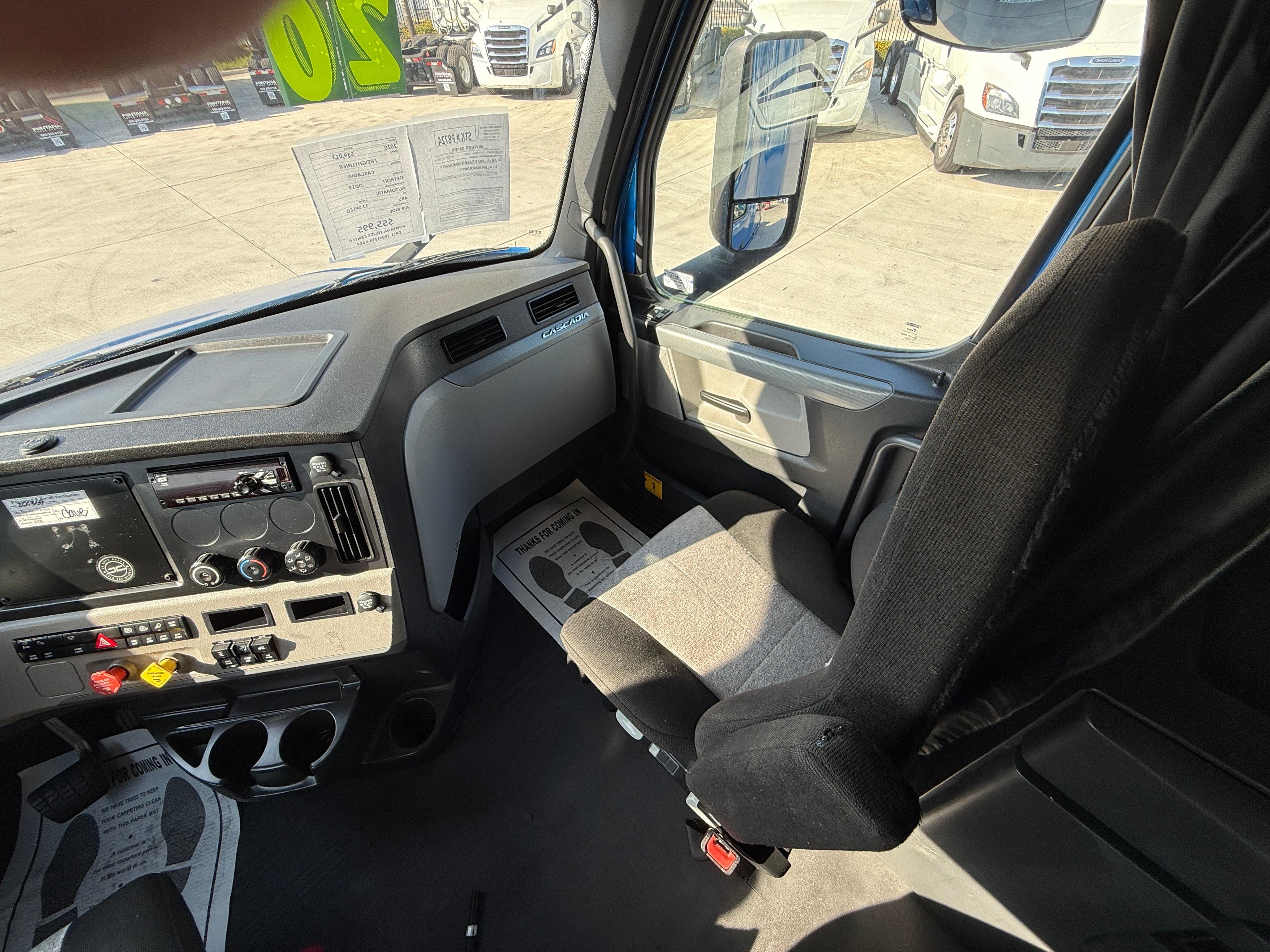 2020 Freightliner Cascadia 126 image 16