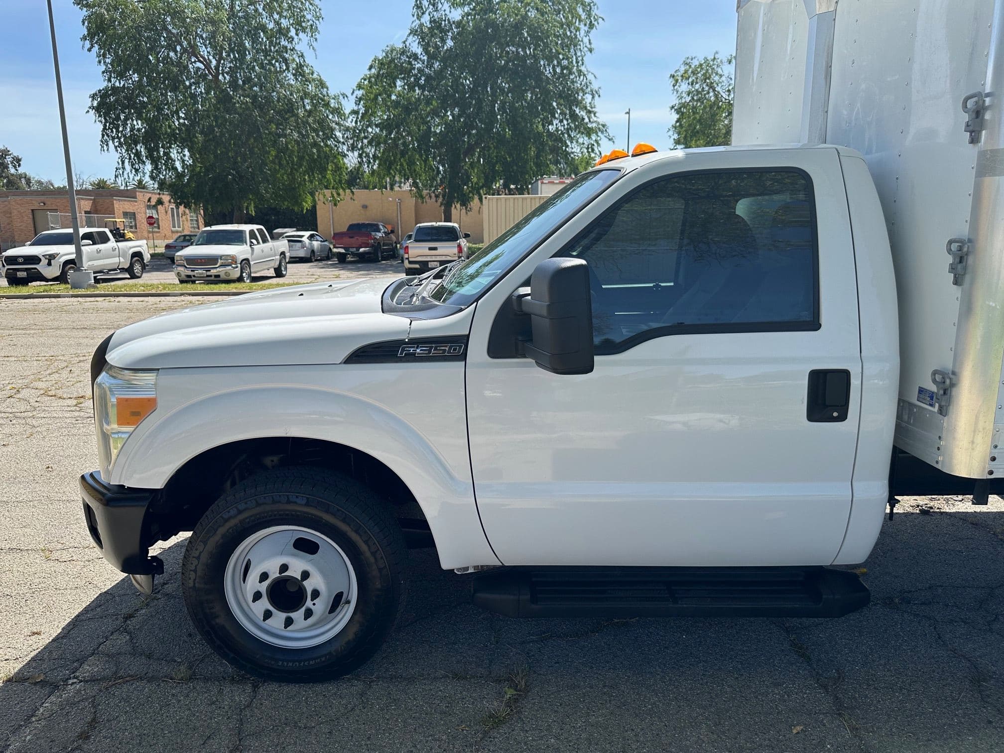 2016 Ford F-350 Reefer Box Truck with Liftgate image 22
