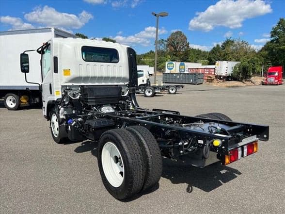 2024 Isuzu NRR image 6