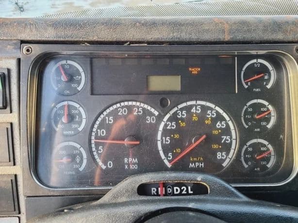 2003 FREIGHTLINER FL70 image 10