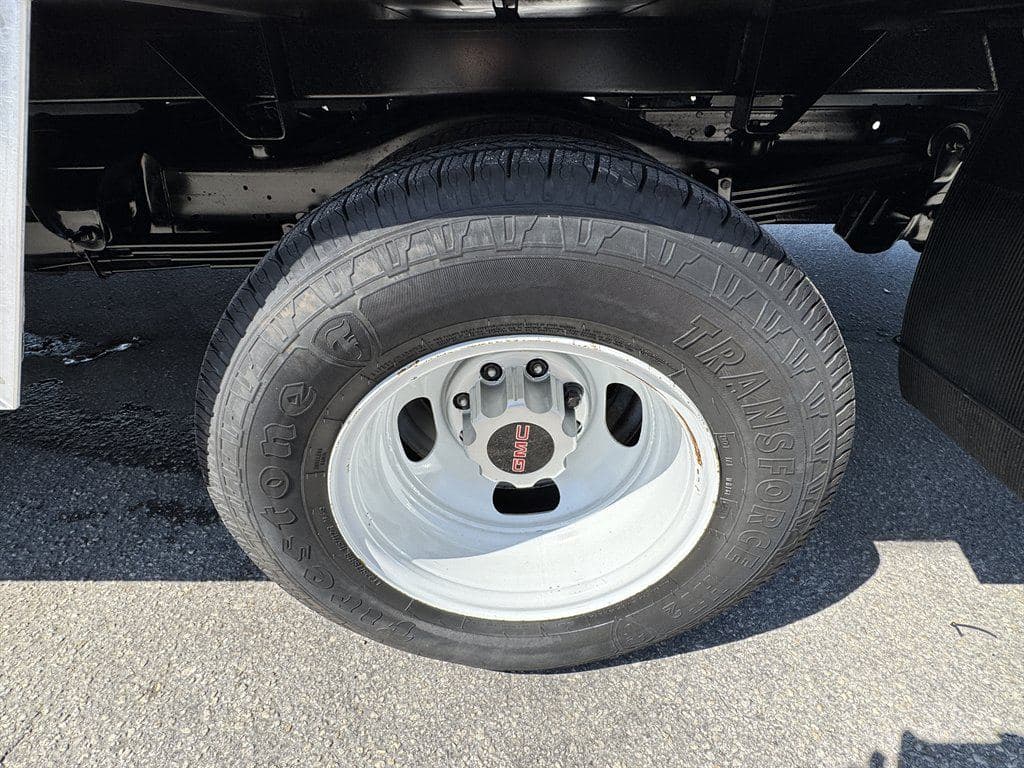 2021 GMC Commercial Vans image 23