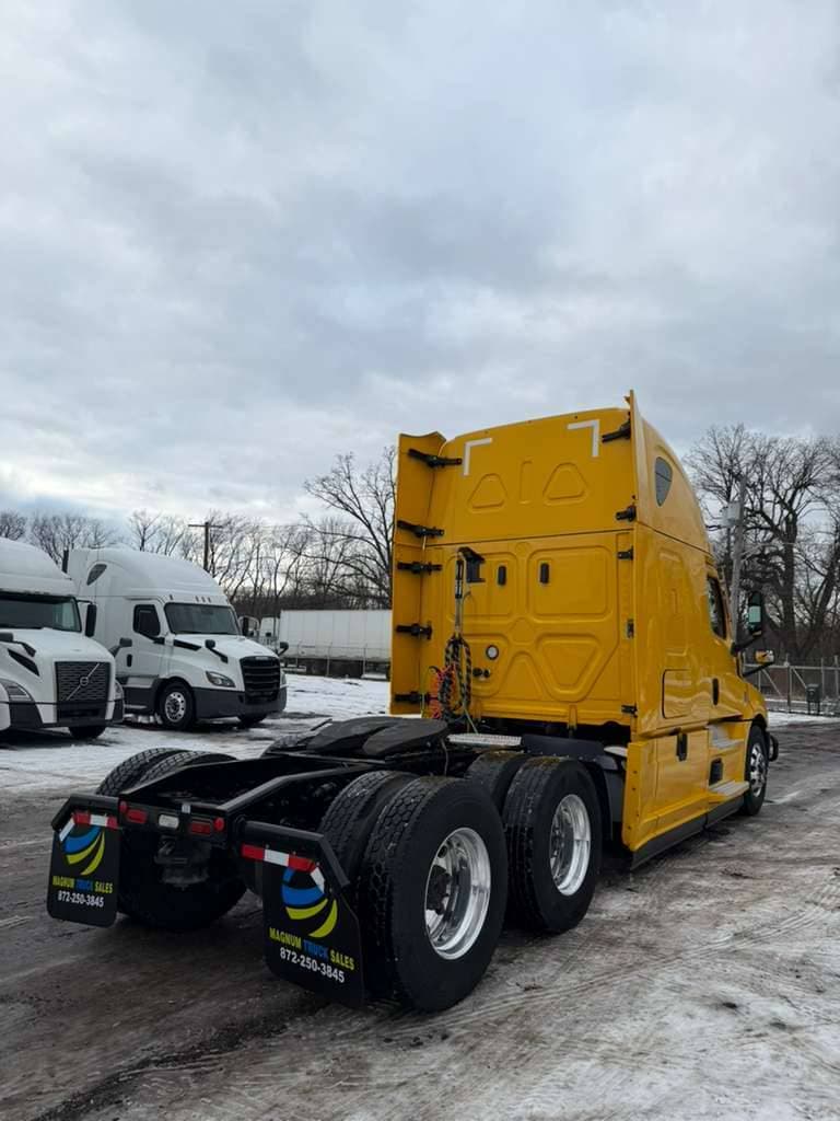 2022 Freightliner Cascadia image 4