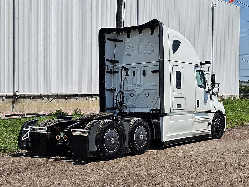 2026 FREIGHTLINER PJ126SLP image 3