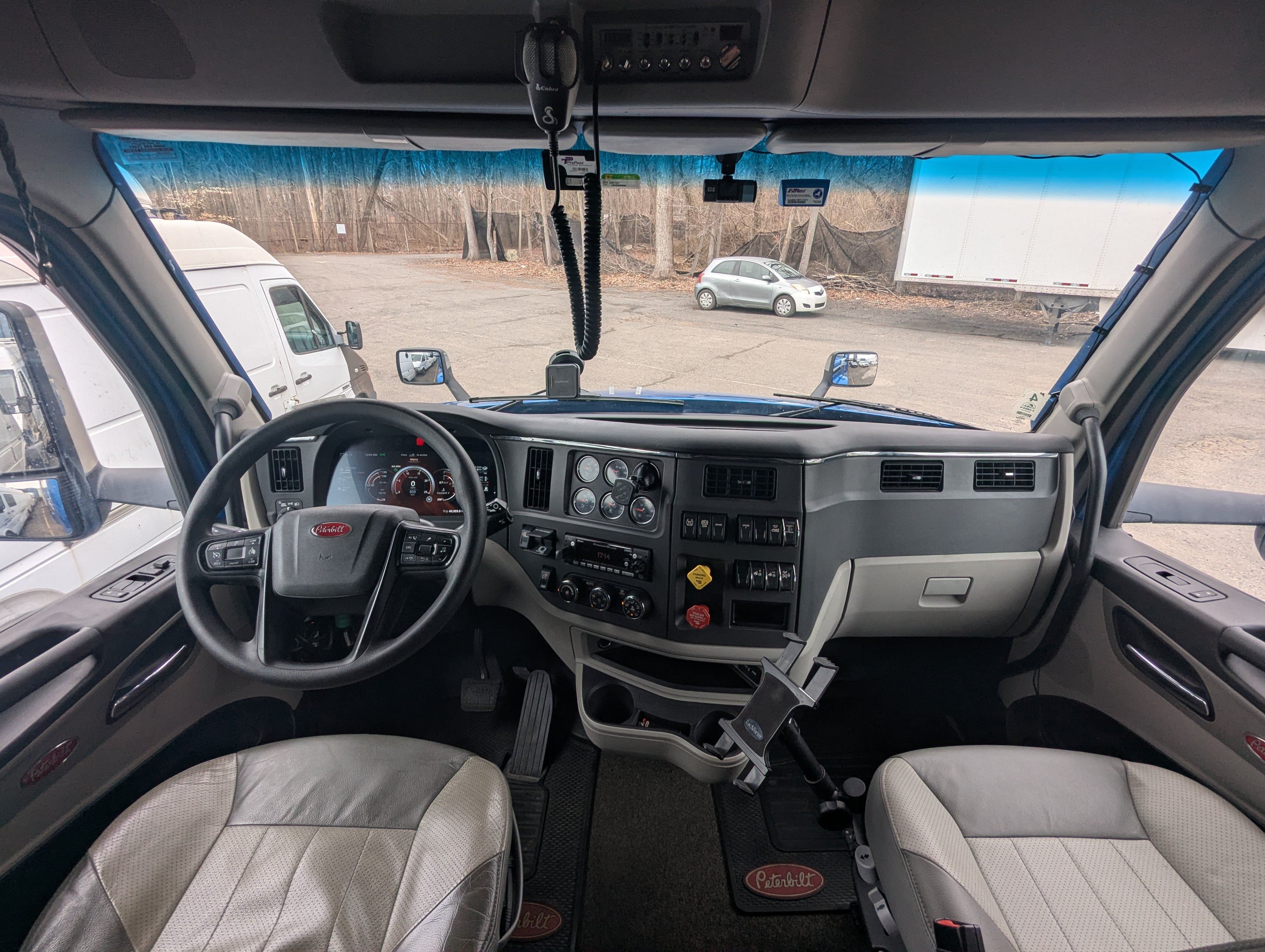 2024 Peterbilt 579 image 5