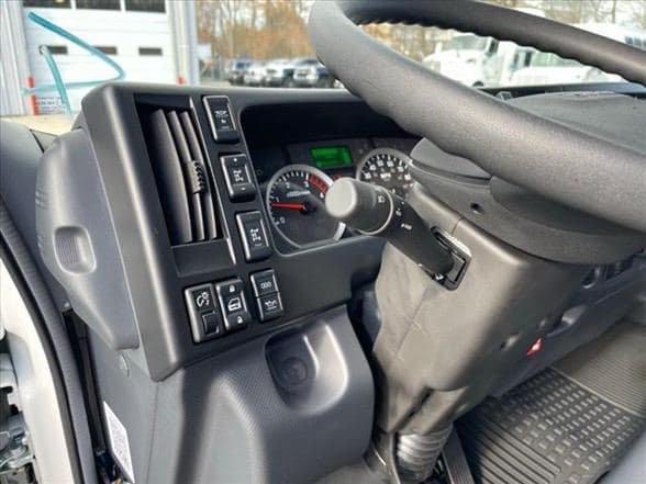 2024 Isuzu NRR image 16