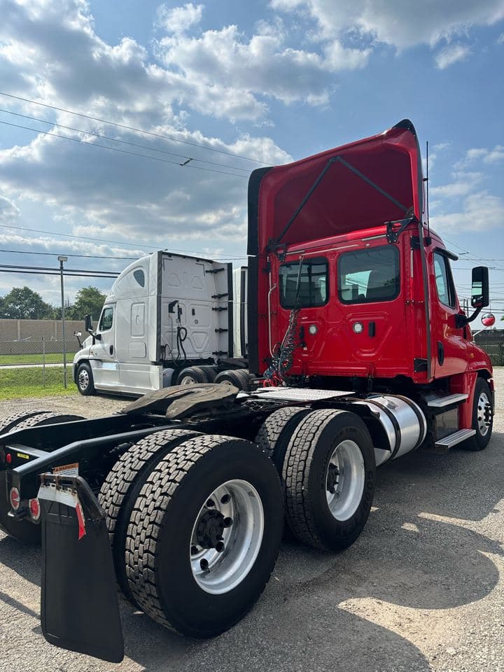 2018 Freightliner Cascadia image 4