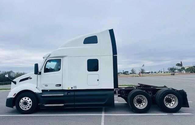 2021 Peterbilt 579 image 2