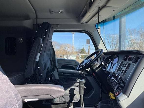 2021 Kenworth T880 image 5