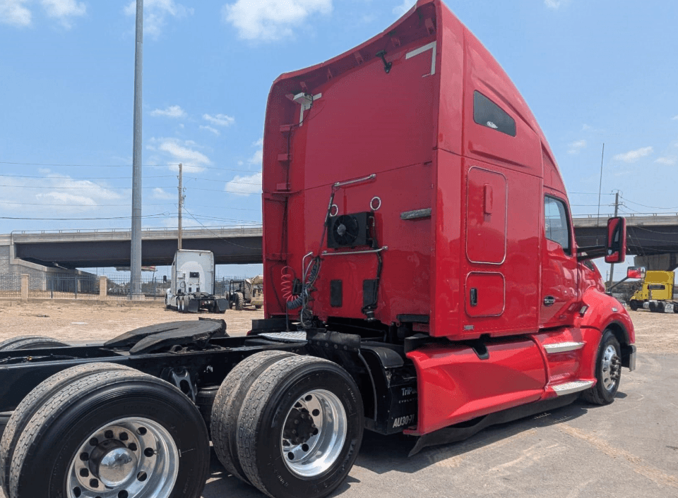 2020 Kenworth T680 image 2