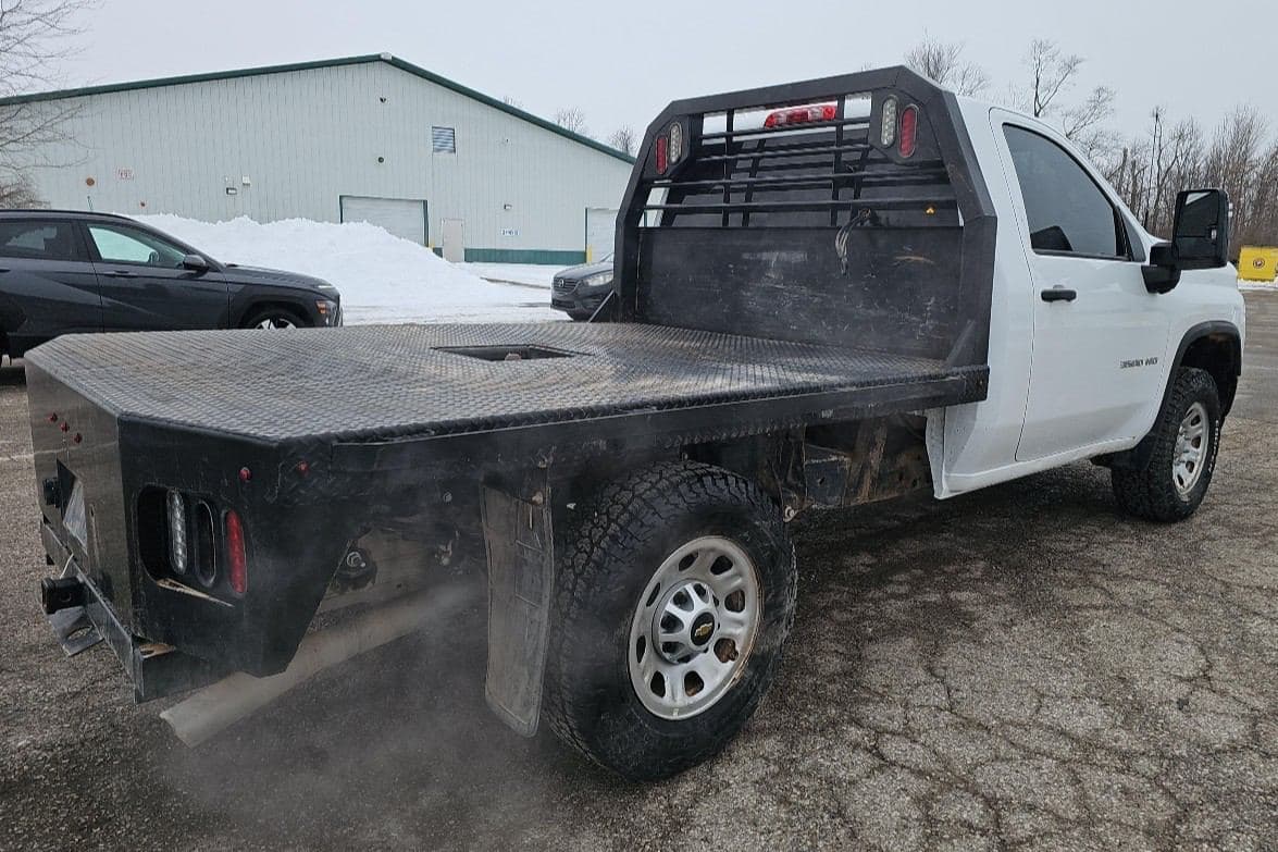 2022 Chevrolet Silverado 3500 WT - 8ft Flatbed - 4WD 6.6L V8 image 3