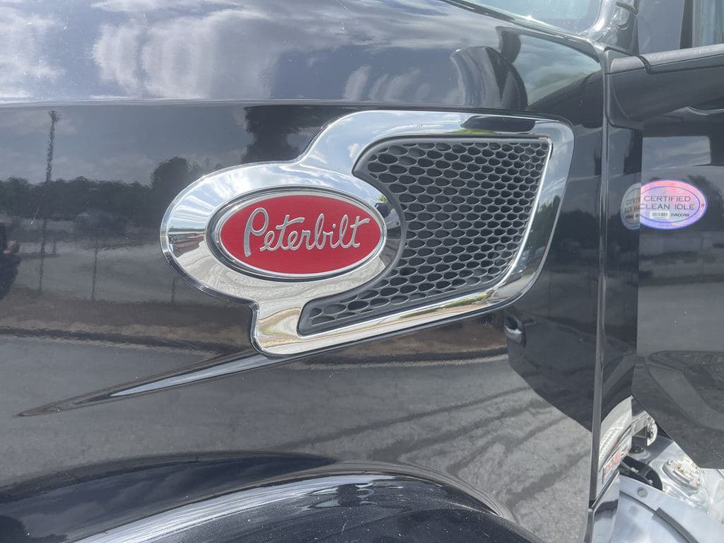 Used 2024 PETERBILT 567 image 26