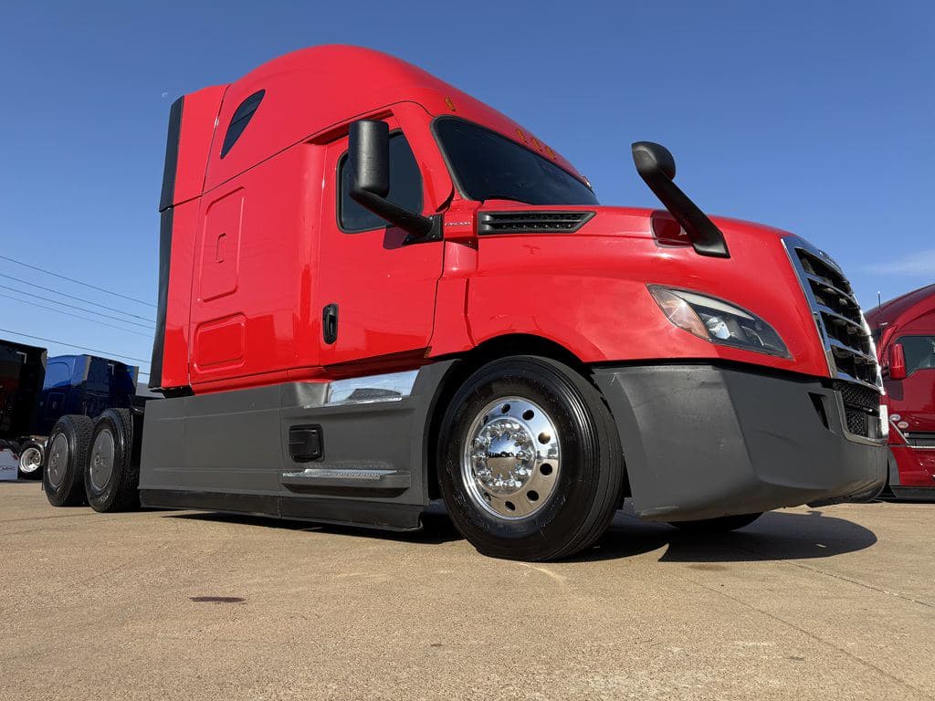 Used 2023 FREIGHTLINER PT126064ST image 12