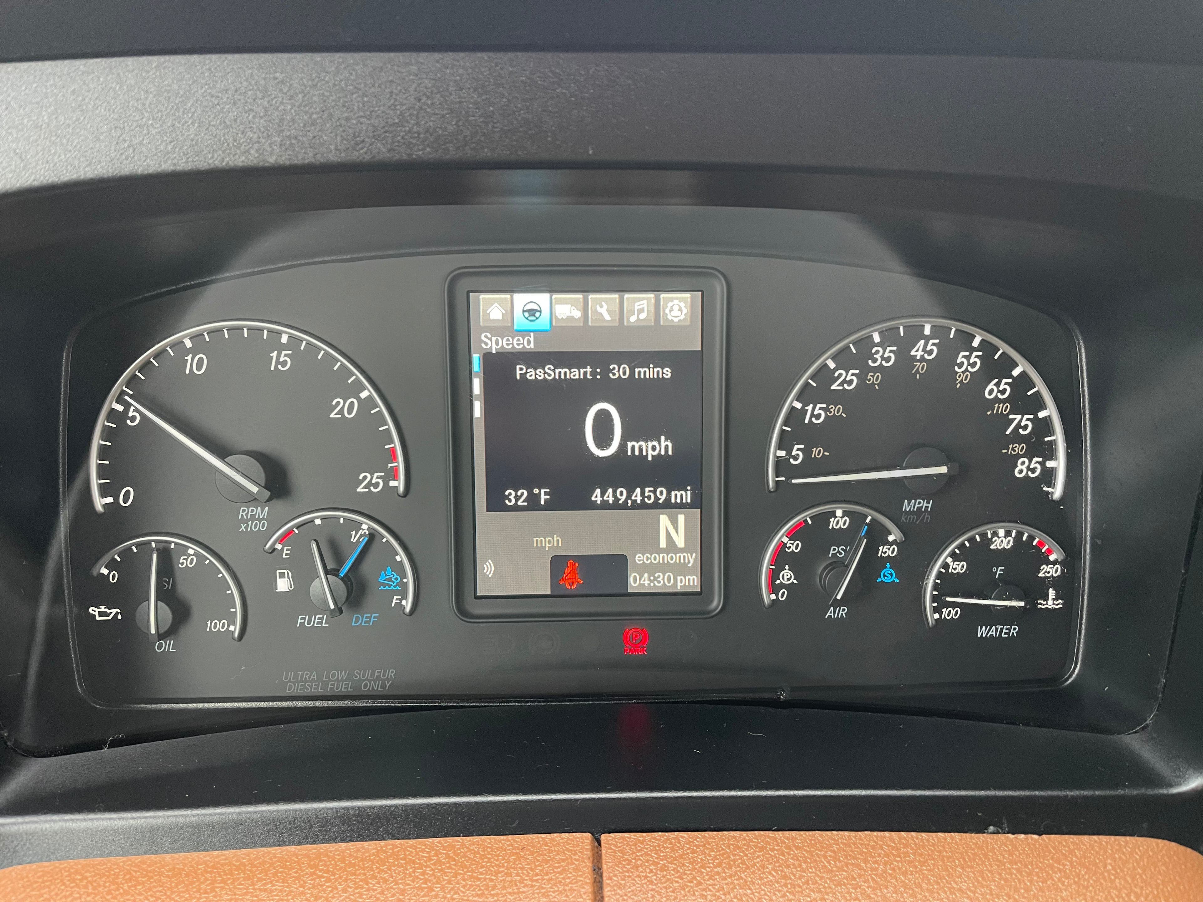 2021 Freightliner Cascadia image 12